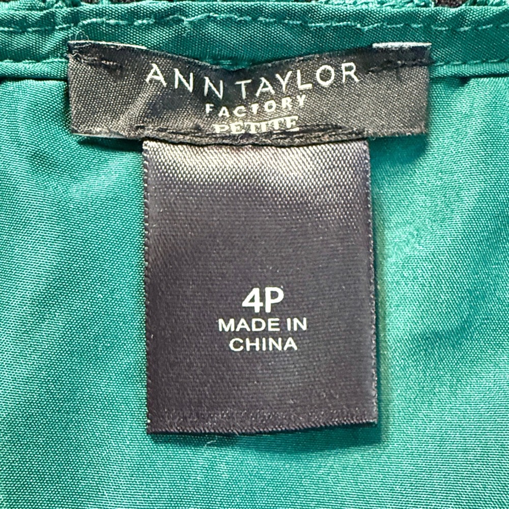 Ann Taylor Factory Lace Shift Dress Womens 4P Emerald Green Floral V-Neck - Picture 2 of 8